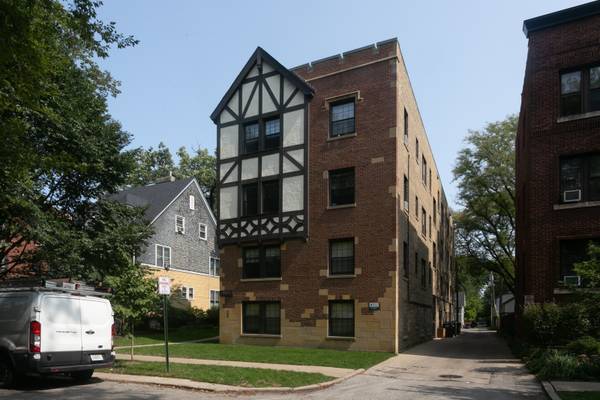 $2,050 / 2br - 1135 Maple Ave en Evanston: 2Hab-CALOR, PISO DÚO, Comedor Separado, Lavavajillas, Lavandería (Evanston)63898736285058120