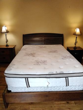 Queen Bed with Solid Wood Frame and Slatted Headboard 1