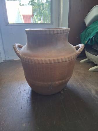 Large clay pot / make offer 1