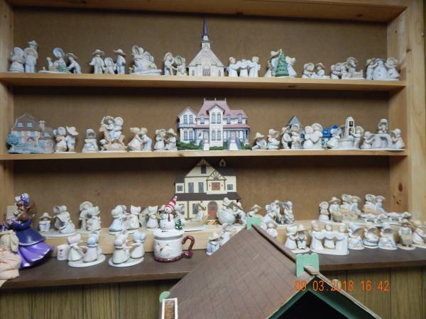 Circle of Friends Figurine Collection 1