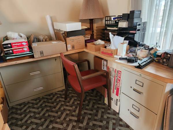 desk top w 3  under cabinrt file cabinet 1