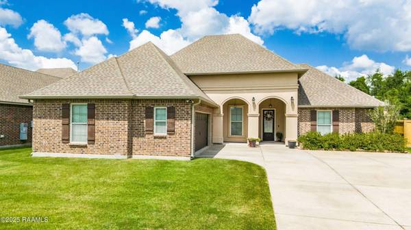 $300,000 / 4br - 2217ft2 - ¡Vida de Lujo te Espera en The Estates at Moss Bluff! (Lafayette)63857515790593120