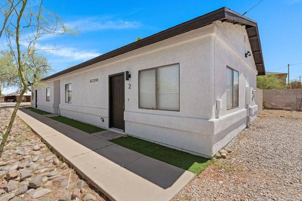 $1,695 / 2hab - 1003ft2 - ¡Duplex hermosamente remodelado de 2H/2BA justo al lado de Euclid y Lester! (Tucson)63675065960577120