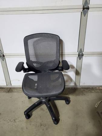 Office / Computer chair (La Center) 1