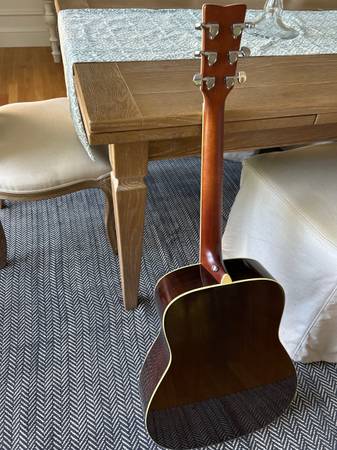 Guitarra acústica Yamaha FG-830 con tapa maciza, en estado casi nuevo, con estuche rígido - $300 (Andover)63471382053761121