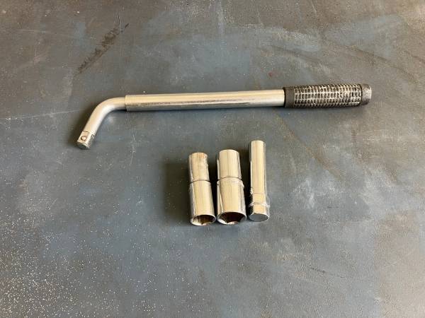 Collapsible Lug Wrench (1-18) 1