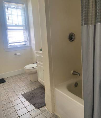 $1,100 / 3br - Un dormitorio en un apartamento de 3 habitaciones a pie de la estación Broadway/ Línea Roja63839291839873122
