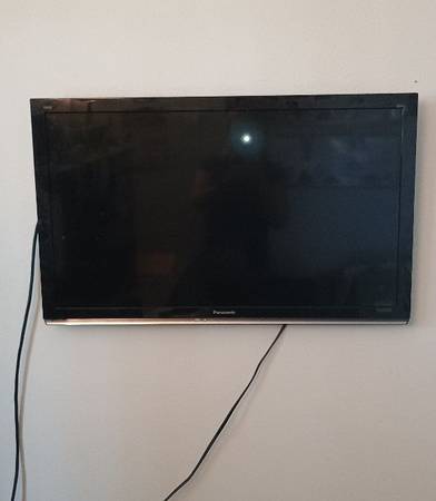 26” PANASONIC LCD FLAT SCREEN COLOR TV 1