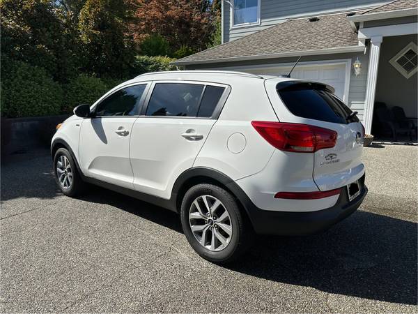 2016 Kia Sportage – SUV blanca – Excelente estado - $11,500 (Kirkland)63469775490307122