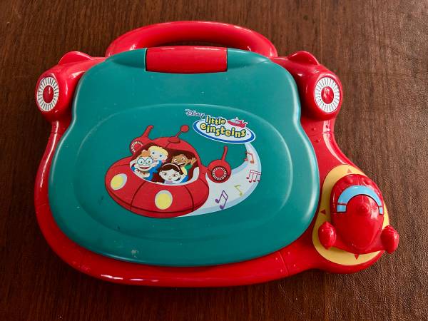 Little Einsteins Vtech computer & figurine 1