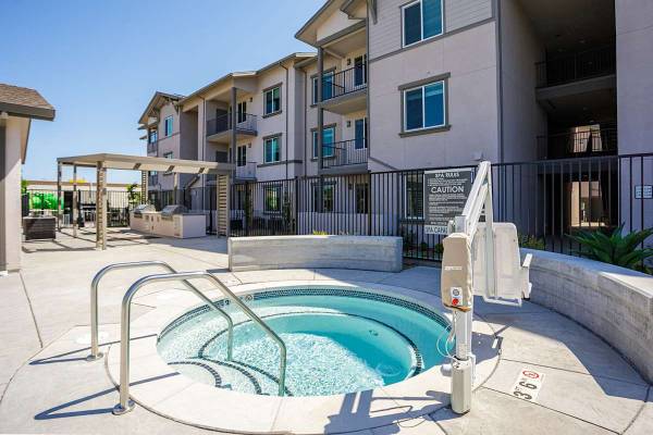 $2,670 / 2br - 1053ft2 - Almacenamiento adicional, armarios generosamente espaciosos con estantes, patio/balcón (fairfield / vacaville)63824144744705124