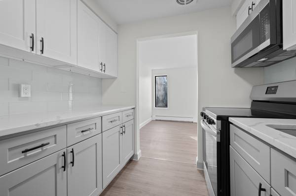 $1,550 / 2br - 950ft2 - Amazing Loft Apartment, Potential Office tons of Open space (East Hartford)63989075120259122