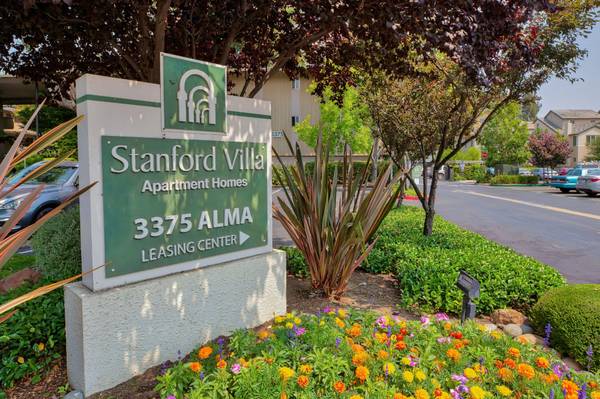 $2,970 / 1br - 780ft2 - Cable Ready, 3 Sparkling Pools, Recycling (palo alto)64000754436737123
