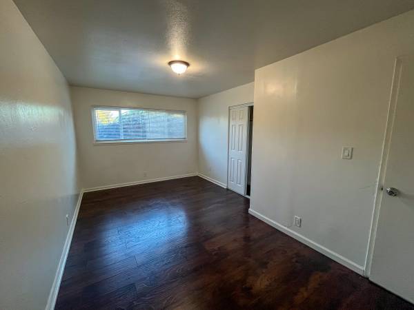 $1,150 / 2br - 2-Bedroom Unit – Move-In Ready (oakland east)63824143923713122