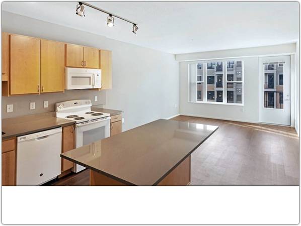 $1,429 / 1br - 658ft2 - Gorgeous 658 sq ft, 1 bed, 1 bath with a spectacular view! (Saint Paul - Westgate Commons Park)63797857221251121