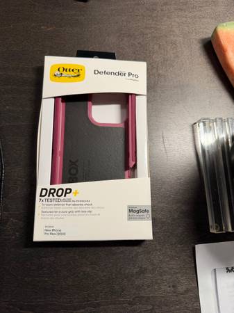 OtterBox Defender Pro phone case for Apple 16 Promax 1