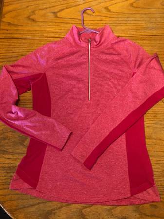 Woman’s Danskin Athletic Pinkish Red Stretch Sweater Size M 1