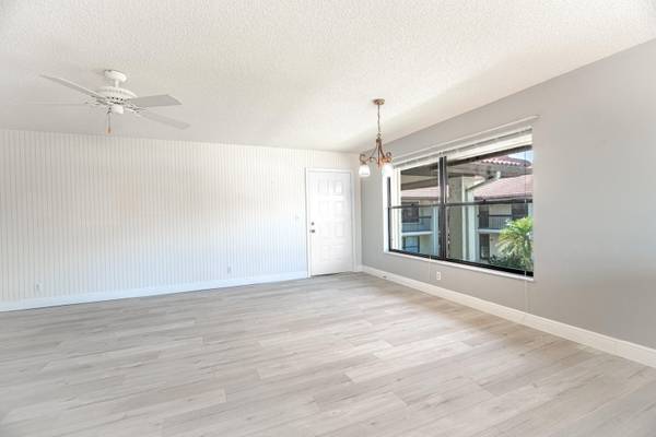 $235,000 / 2br - 1188ft2 - Hagamos un Trato. 🏡Actualizado 2/2 Unidad en Segundo Piso (South River Village)63823723231745123