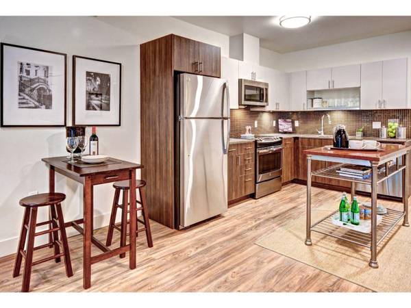 $1,599 / 444ft2 - Hardwood Floors, Open kitchen Layout, W/D in Units! (Capital Hill)63852483986691124