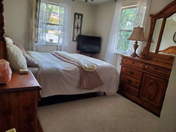 $700 / 3br - FURNISHED ROOM IN HOME - Util Incl. (Downtown)63377633944833124