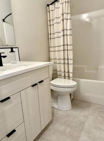 $1,999 / 3br - 1381ft2 - Captivating 3 BR Home-Single Family Style Living & Patios (Garden City)63981533290755122