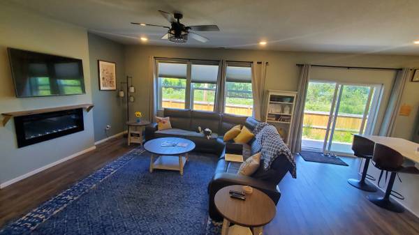 $950 / 5 habitaciones - 2535 pies² - Comparte una casa grande con 1 compañero de cuarto a tiempo parcial, habitación y baño privados (Springfield, Marcola Meadows)63373543947523122