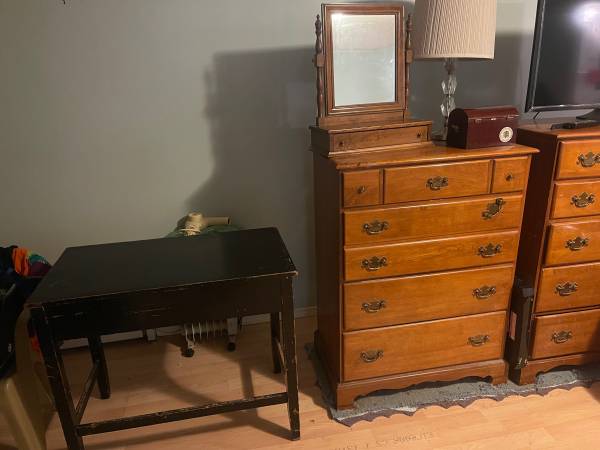 Dresser 1