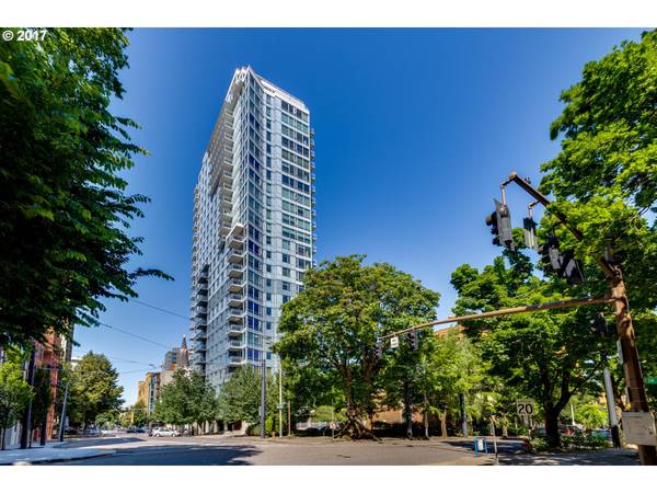 $2,995 / 2br - 1051ft2 - Modern 2-Bed/2-Bath Condo with Balcony & Prime Downtown Location (Portland)63672600959619120