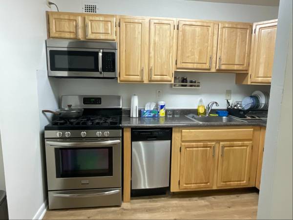 $2,400 / 1br - 628ft2 - Windsor House 1B1B Becoming Available! (LOGAN CIRCLE)63779441994241124