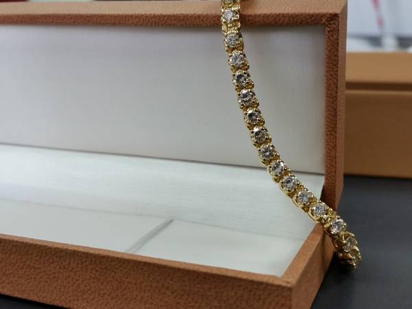 Pulsera de tenis de oro de 14k con 4 quilates de diamantes redondos brillantes - $4,50063442694599171123