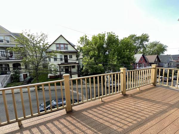 $950 / 7br - 2400ft2 - great location, walk-in closet, spacious clean house (somerville)63996407441410121