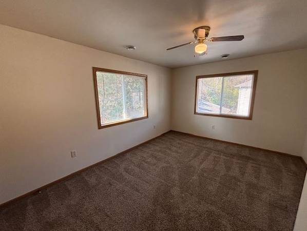 $1,025 / 2br - 1050ft2 - 📍 2H/1BA  | $1,025/mes | Admite mascotas | Garaje | Disponible noviembre (Chippewa Falls, WI)63845959663491124