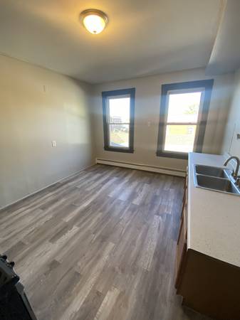 $1295.00 / 2br - 1200ft2 - Cozy 2 Bed 1 Bath Unit in Hartford | Available 10/15 | $1350/mo63989074871683123
