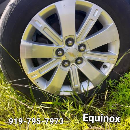 2010 Chevy Equinox 18" Rim 1
