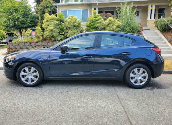 2016 Mazda3 manual transmission. LOW mileage - $12,500 (Bellevue)63617141041155120