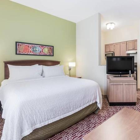 $369 / 1br - Apartment Alternative: Fully Furnished with a Kitchen (4650 Cornell Rd, Blue Ash, OH)63685944322947124