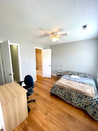 $890 / 1br - 1250ft2 - For Next school year 2026 - Room for rent on NCSU Campus (1221 university Court)64141578856066123