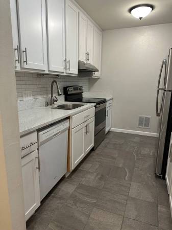 $1,800 / 2hab - 1000ft2 - 1000ft2 - Bungalow de 2 habitaciones en Old Woodside (Sacramento)63656873630083122