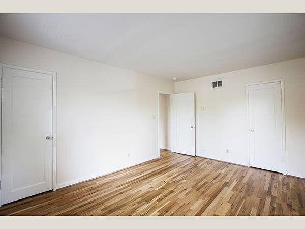 $1,975 / 2br - 950ft2 - Mid-Century Home, Serene Park-Like Setting ~ Now Accepting Apps! (Cedar Hills, SW Portland, Providence)63895014636674122