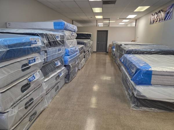 Brand New CoolGel Queen  Mattress New! - $270 1