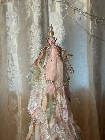 Amazing  shabby chic hand crafted Christmas tree 1