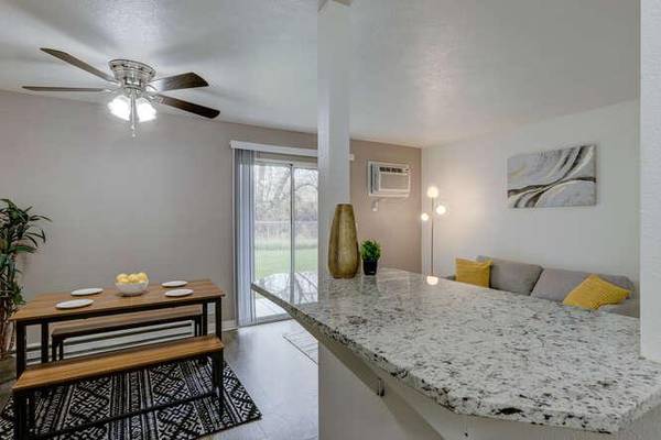 $1,295 / 2br - 766ft2 - A Must See, On-Site Management, Views of Boise River and Greenbelt (Boise, ID)63794970159747123