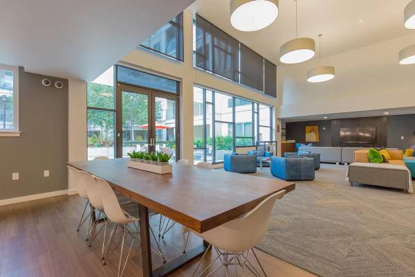 $1,699 / 1br - 633ft2 - Controlled-Access Building, Swanky Courtyard, Free Common Area Wi-Fi (Portland)64038877410819120