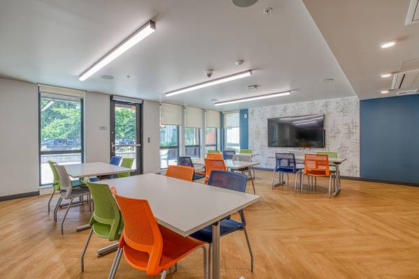$1,092 / 1br - 457ft2 - Portland OR, 1 Bed, Indoor Gathering Space (928 NE 162nd Ave, Portland, OR)63672654495619120