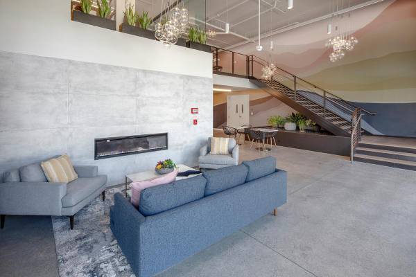 $2,335 / 2br - 786ft2 - Live the Downtown urban lifestyle you crave! Near Vancouver Waterfront (Esther Short)63841707735425124