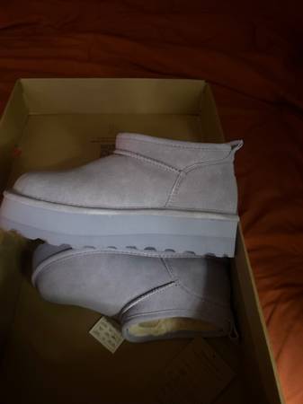 Bear paw short light purple sz 8 1