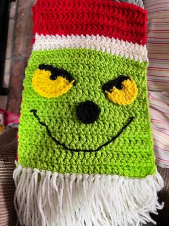 Grinch scarf 1