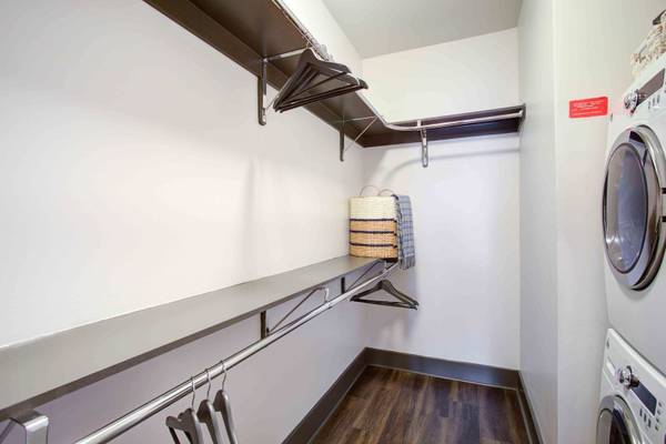 $1,845 / 1br - 732ft2 - Edificio de lujo magnífico. 1 dormitorio, 1 baño, 732 pies cuadrados. ¡Pase hoy mismo! (Nashville - Downtown Germantown)63673250584833123