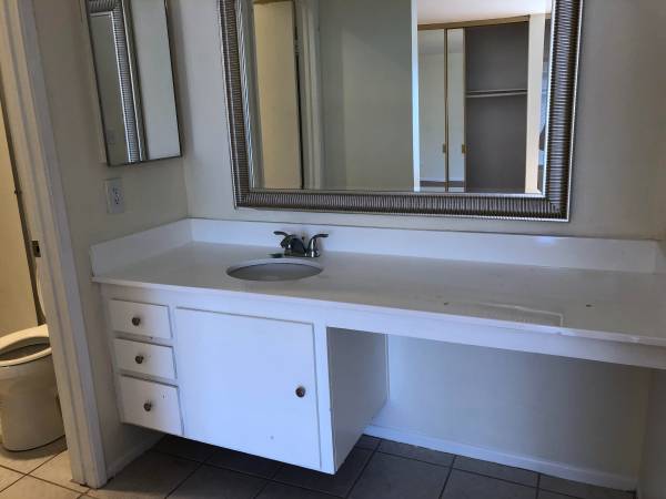 $2,850 / 2br - 1070ft2 - Newly Painted, Clean, Spacious 2b/2b, Convenient Location (san diego)63701626311041122