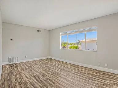 $1,300 / 1br - 680ft2 - Private Upper-Level 1-Bedroom with Modern Finishes (alameda)63813715894017122
